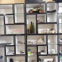 تعدادی باکس و قفسه  تمیز و مرتب