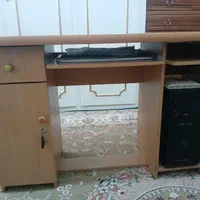 میز کامپیوتر سالم و تمیز