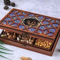 پک هدیه چوبی و هاردباکس آجیل میوه خشک باقلوا