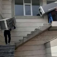 جا به جایی اثاثیه منزل کارگر و ماشین نمونه بار
