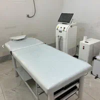 اپراتور خانم واسه لیزر در مرکز لیزر و پوست