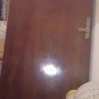 درب چوبی با دستگیره