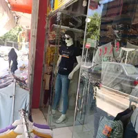 واگذاری مغازه پوشاک به صورت یکجا یا فقط دکوراسیون|اجارهٔ مغازه و غرفه|اصفهان, خرم|دیوار