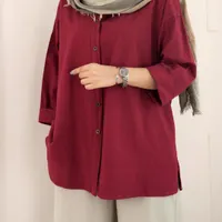مدل خانم برای عکاسی از لباس