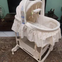 تخت کنار مادر گهواره موزیکال