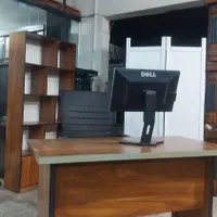 میز و صندلی در حد نو|مبلمان اداری|رشت, فرودگاه سردار جنگل رشت|دیوار