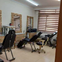 اجاره صندلی و میز وتخت در سالن زیبایی|اجارهٔ دفتر کار، اتاق اداری، مطب|تهران, نیروی هوایی (پیروزی)|دیوار