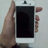 اپل iPhone 5 با حافظهٔ ۱۶ گیگابایت