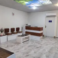 یک عدد کانتر ۱۲ عدد صندلی ۲عدد میز و۱ عدد میز بزرگ