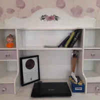 تخت و میز تحریر