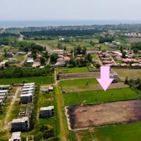 زمین مسکونی با انشعابات مستطیل ارائه سندنزدیک دریا