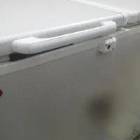 صندوقی دو  درب از بالا با دفترچه راهنما فریزر