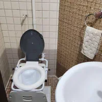 توالت فرنگی تاشو دیواری کوچیک کم جا با قیف ژله ای|لوازم سرویس بهداشتی|تهران, افسریه جنوبی|دیوار