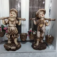 دو عدد مجسمه