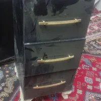 ۴عددفایل ام دی اف۳عدد اینه یک عدد  میزناخن|آرایشگاه و سالن‌های زیبایی|قرچک, شهرک گلها|دیوار