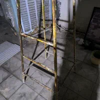 چهار پایه آهنی محکم