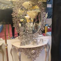 آینه و میز شیک و نو