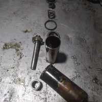 مرکز تعمیر و شارژ کمک فنر آمانج صنعت|خدمات موتور و ماشین|سنندج, |دیوار