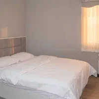 منزل سوئیت۲خوابه کولرگازی۲پارکینگ(شبانه روزی خالی)|اجارهٔ کوتاهمدت آپارتمان و سوئیت|کاشان, بازار کاشان|دیوار