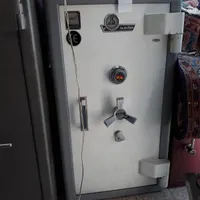 گاوصندوق ۷۱۵کیلوکاوه
