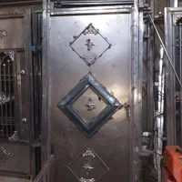 درب حیاطی ساده وشیک درحیاط جدید ماشین رو نفررو