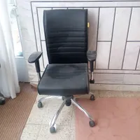 صندلی چرخدار دانشجو