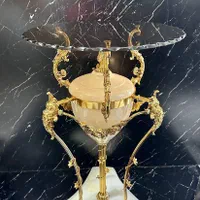 میزتلفن وخاطره برنزی وچشم نواز