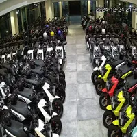 بازار ونوس پلاک۱۴۴ نمایشگاه مرکزی مادو موتور|موتورسیکلت|کیش, |دیوار