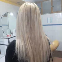 مدل برای خدمات رنگ مو تضمینی بدون آسیب توسط مربی