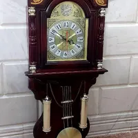ساعت دیواری قهوه ای