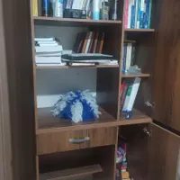 ویترین. میز تحریر با کتابخانه. قالیچه|کتابخانه، شلف، قفسه‌های دیواری|اندیشه, |دیوار