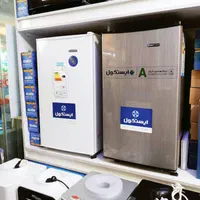 یخچال کوچک ایستکول با جا یخی مدل 642