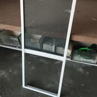 پنجره و توری بلورین