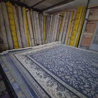 تعداد زیادی فرش قالی ب دلیل نیاز مالی