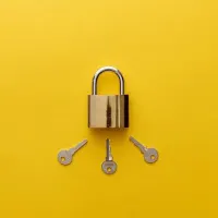 باز کردن قفل کلید سازی قفلساز درب خودرو ماشین سیار
