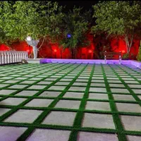 چمن بین موزاییک و سنگ