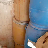 تعدادی دبه سی کیلویی وبیست کیلویی وچوبی|ظروف نگهدارنده، پلاستیکی، یک‌بارمصرف|اصفهان, هفتون|دیوار