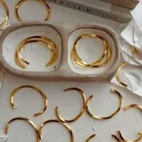 گوشواره و|بدلیجات|دزفول, |دیوار