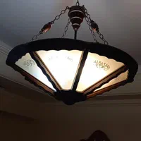 لوستر چوبی بزرگ و دیوار کوب