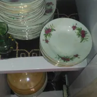 فروش تعدادی ازظروف اشپزخانه(چینی و روحی) کاملانو