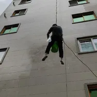تمیز کردن نماکاردرارتفاع اب بندی عایق راپل رولپلاک|خدمات پیشه و مهارت|بندر انزلی, سپیدکنار|دیوار