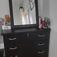 درآور چوبی با آینه به همرا ه تخت دونفره و پالت