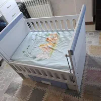 تخت گهواره ای کنار مادر، کاملا سالم و با کیفیت|تخت و صندلی بچه|رشت, نامجو|دیوار