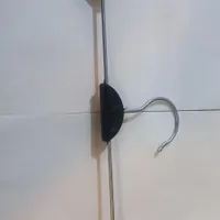 تعدادی چوب لباسی و رگال ساچمه ای تیله ای|بندرخت و رخت‌آویز|فولادشهر, A2|دیوار