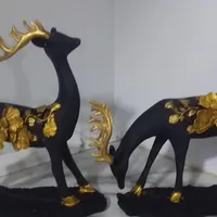 مجمسه گوزن و پیرمردنوازنده