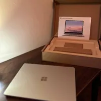 لپتاپ مایکروسافت مدل 1 Surface Go با کارتون