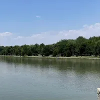 بر باغ دریاچه*300m*پلاک ۲کله*۶رو پیلوت*دستور نقشه|فروش زمین و ملک کلنگی|اصفهان, باغ دریاچه|دیوار