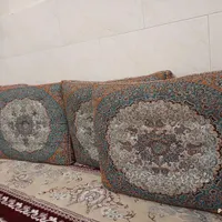 تعدادی روبالشتی و پشتی و رومیزی با قیمت خوب