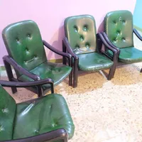 ۴ عدد صندلی به همراه میز