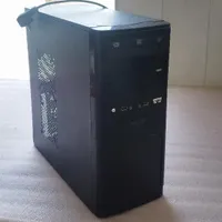 کیس کامپیوتر با کیبورد و باند